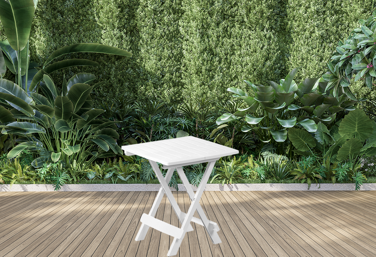 Το τραπέζι τοποθετημένη σε κήπο